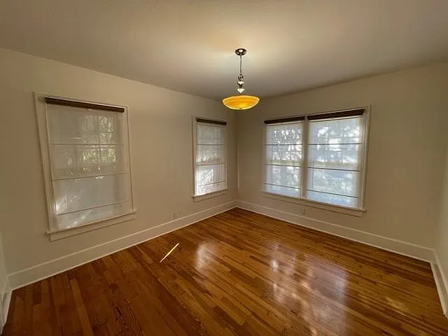 2741 Burlington Ave N — Photo 10