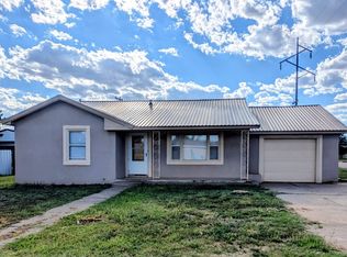 200 6th St, Farwell, TX 79325