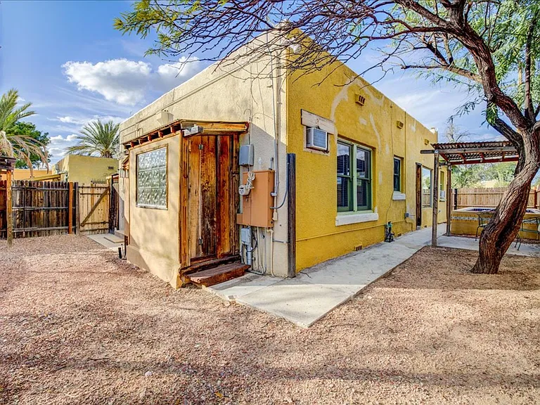 520 E Helen St — Photo 25