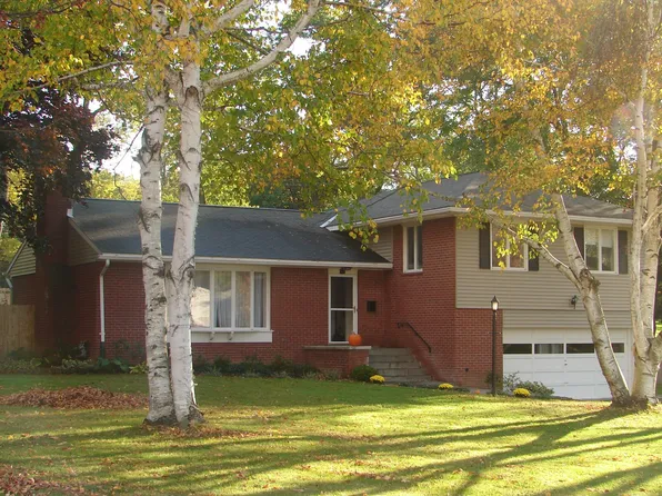 12 De Lucia Ter, Loudonville, NY 12211