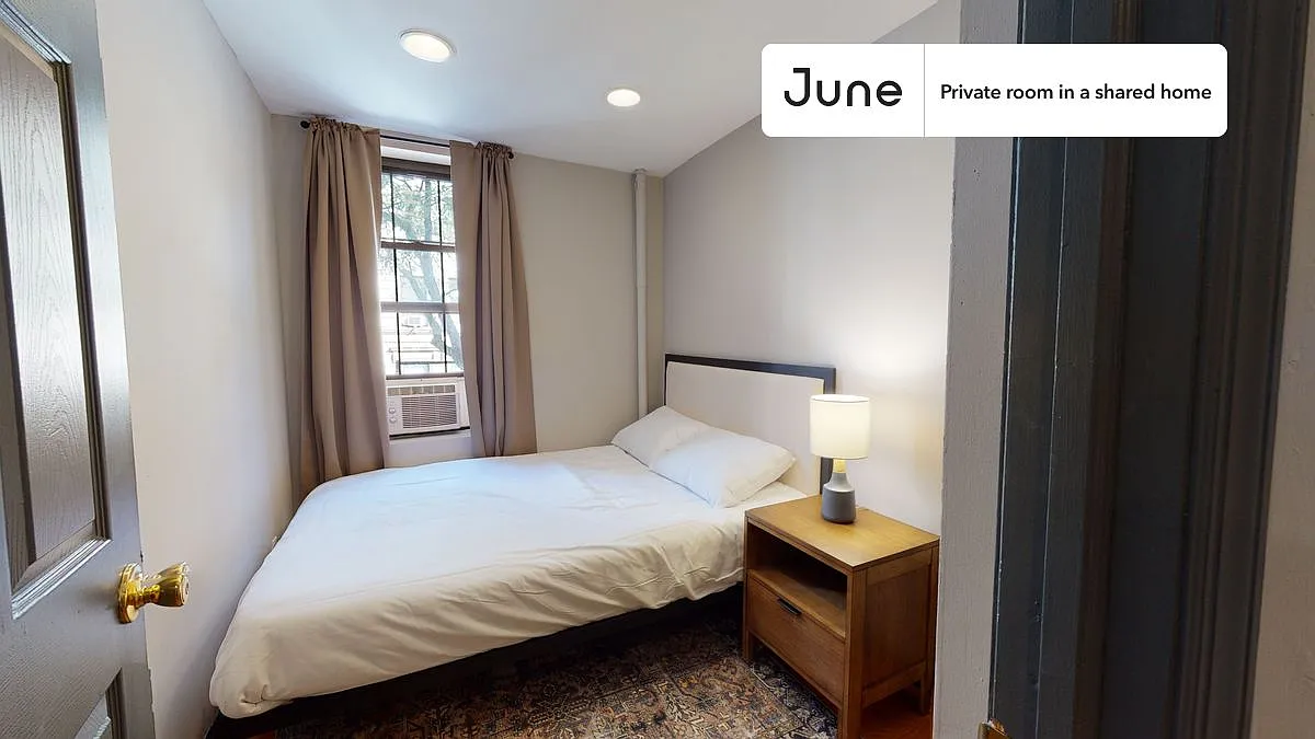 Full bedroom in 3 bed/1 bath home in East Village #716 A — Photo 1