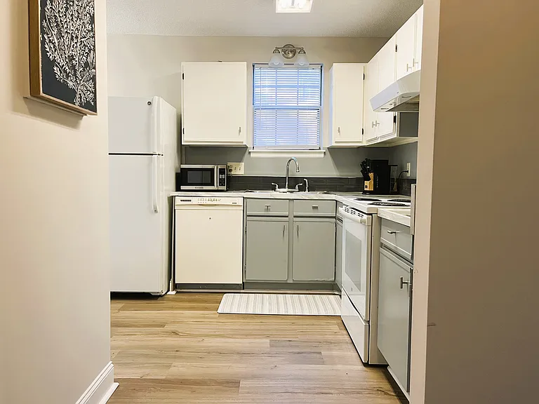 1011 Hulon Ln — Photo 10