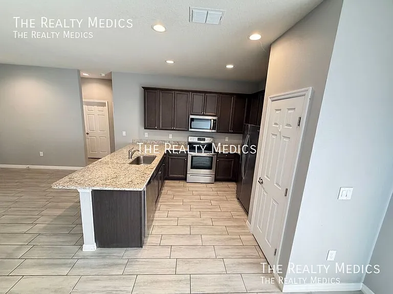 491 Ixora Ave NW — Photo 4