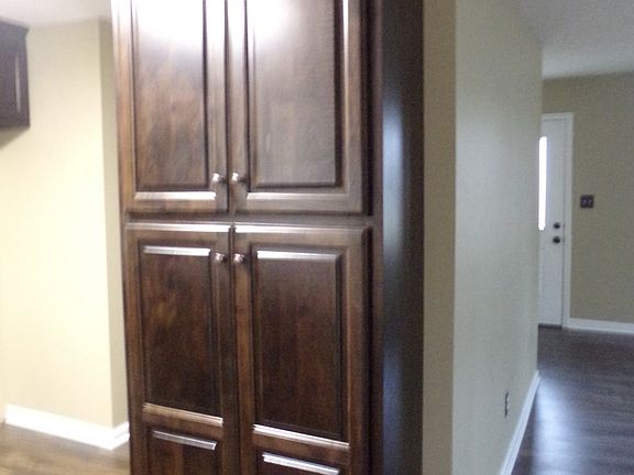 4th image of 227 Briarwood Dr
