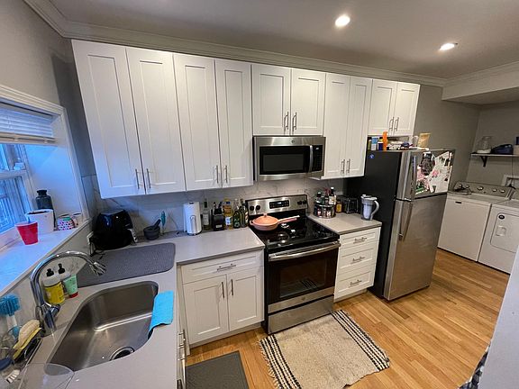 5th image of 4526 N Malden St #130B