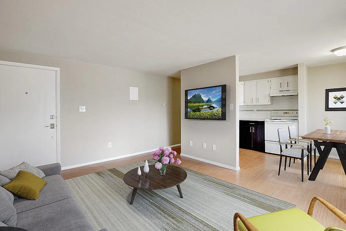 Topaz Apartments — Photo 1