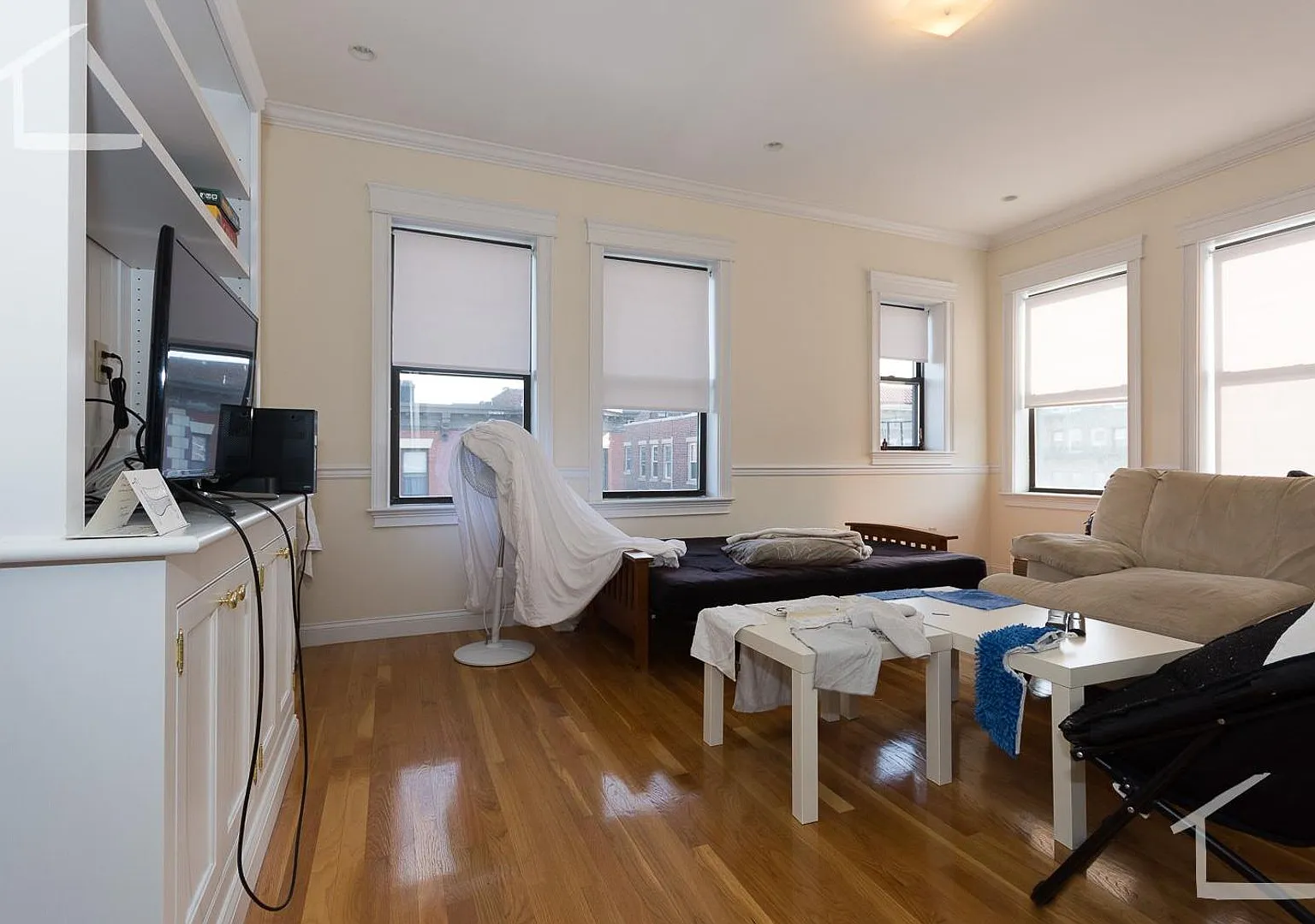 Rarely on the Market, Heat, Hot Water Included, Eat-in Kitchen, Deck, Laundry, Parking for Rent — Photo 3