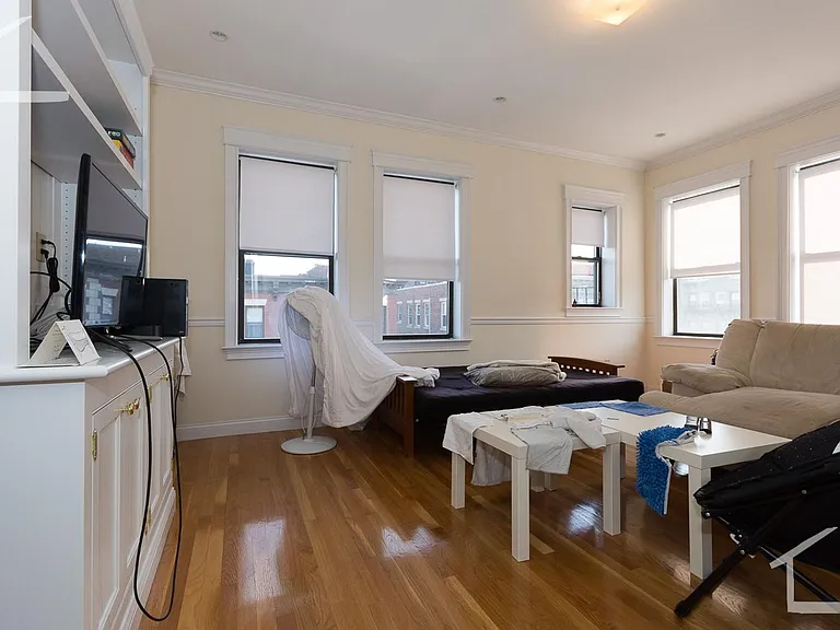 76 Quint Ave #13 — Photo 6