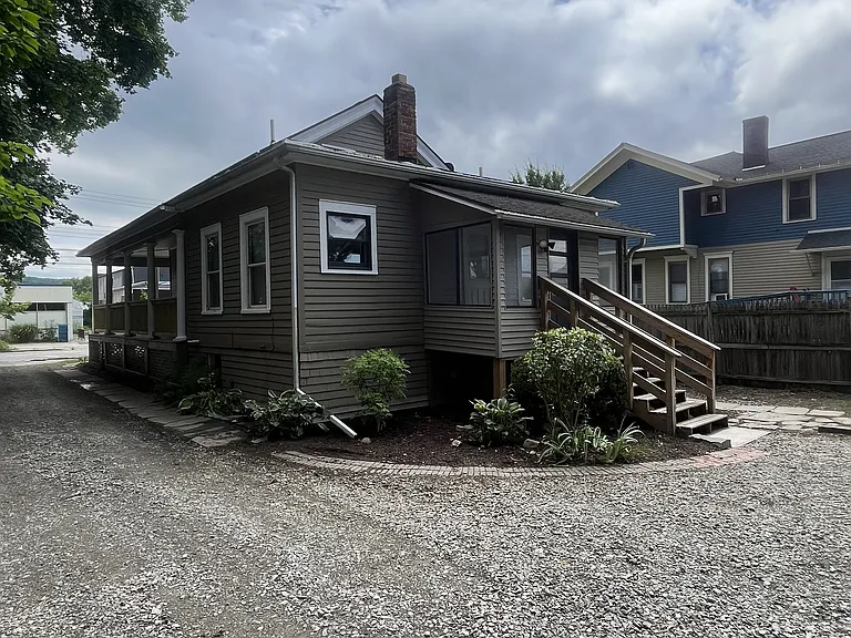 522 W Seneca St #1 — Photo 6