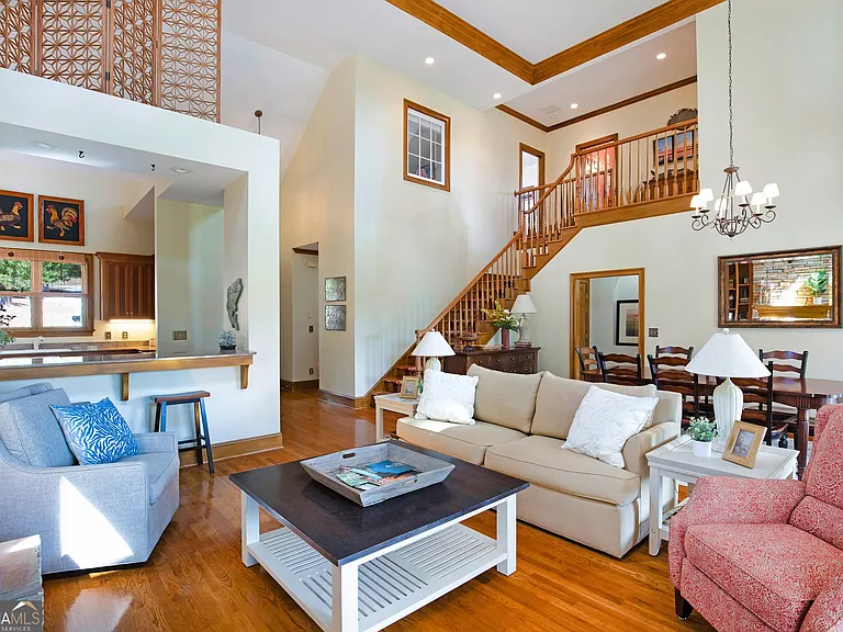 1060 Emerald View Dr — Photo 10