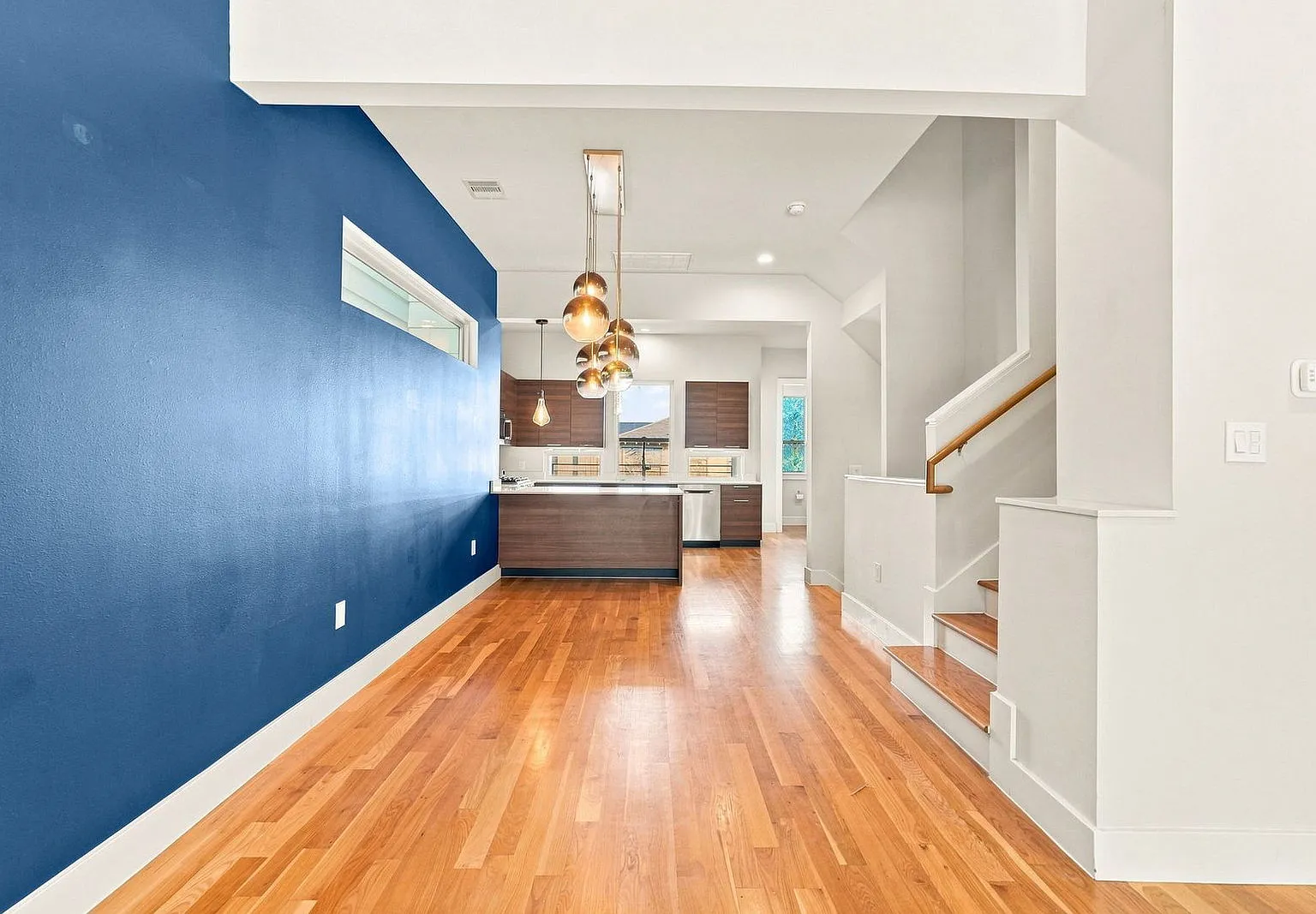 3 bed, 3.5 bath, 2227 sqft, $3,200 — Photo 3