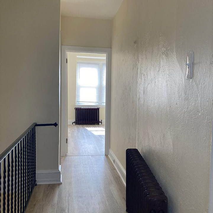 1st image of 4734 Richmond St Floor 2