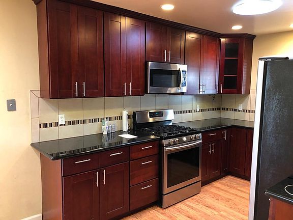 Kitchen (re-modeled with new appliances)