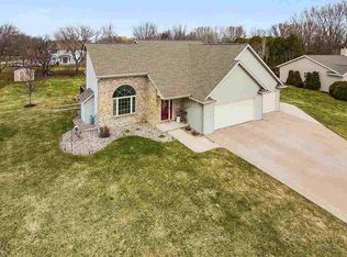 2059 Muirfield Way, New Franken, WI 54229