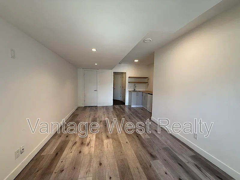 Studio, 1.0 bath, $1,400 — Photo 2