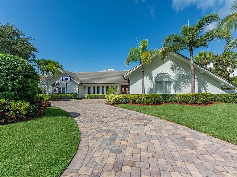 195 Spinnaker Dr — Photo 2