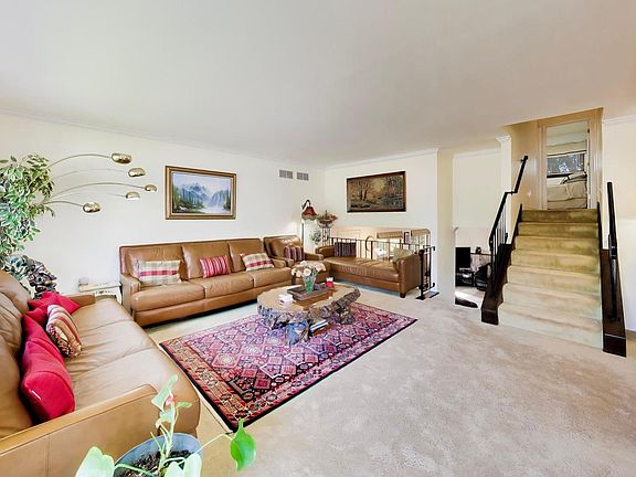4th image of 1009 Beverly Ct