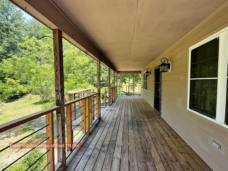709 Brown Mountain Rd — Photo 17