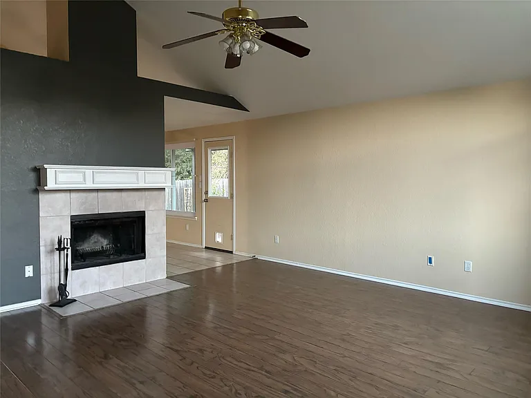 1210 Hidden Oaks Dr — Photo 6