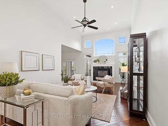 5th image of 38 Addison Dr