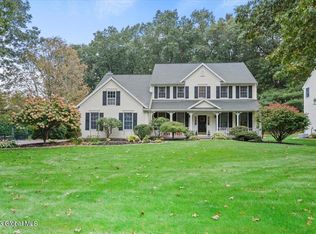 16 Parkside Trl, Ballston Lake, NY 12019