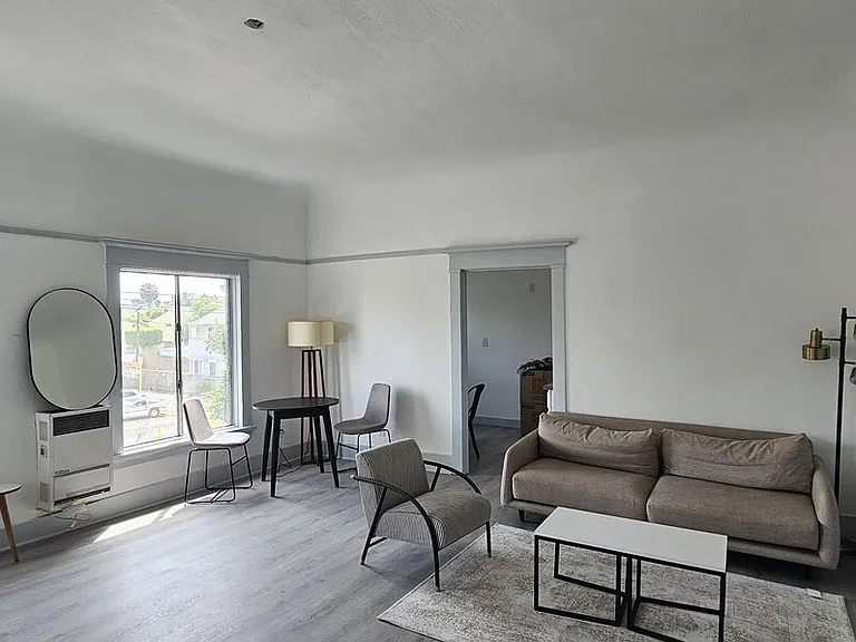 1604 W Pico Blvd — Photo 8