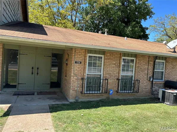 7299 N Hanley Rd #B, Hazelwood, MO 63042