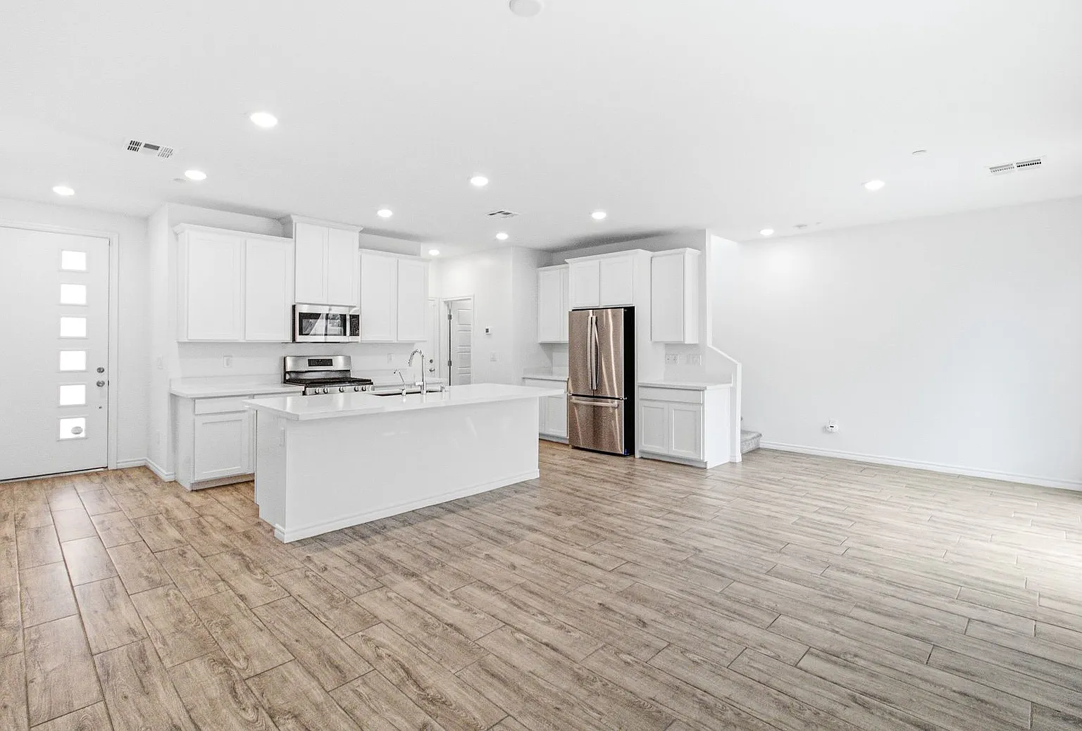 Beautiful 3-Bedroom Home in Desirable Skye Canyon — Photo 1