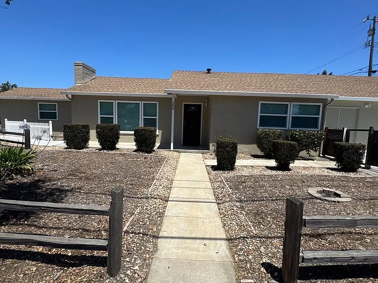 209 E Laurel Dr — Photo 1