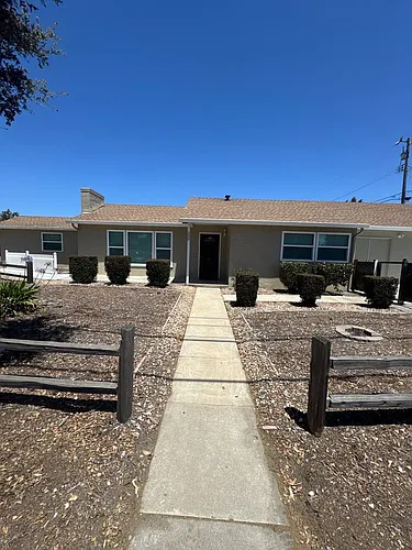 209 E Laurel Dr Photo 1