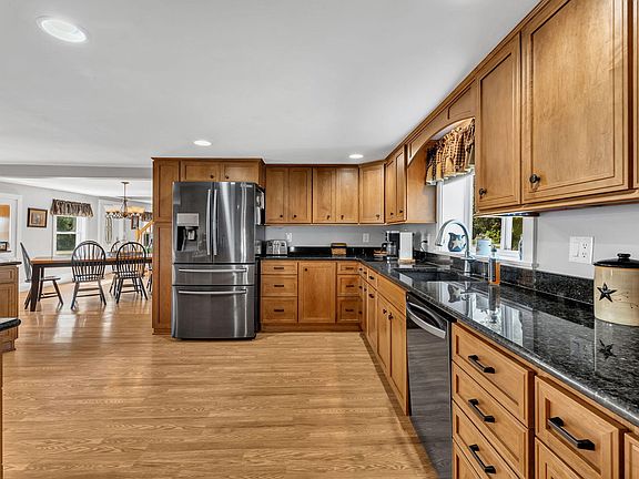 5th image of 4261 Union Street