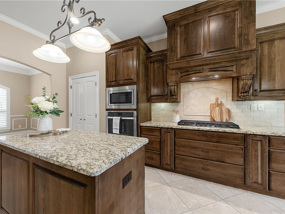 1st image of 4018 Arboleda Dr