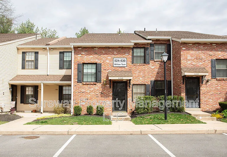 528B Willow Turn — Photo 1