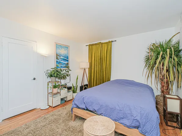 2140 Knapp Street image 16 of 21