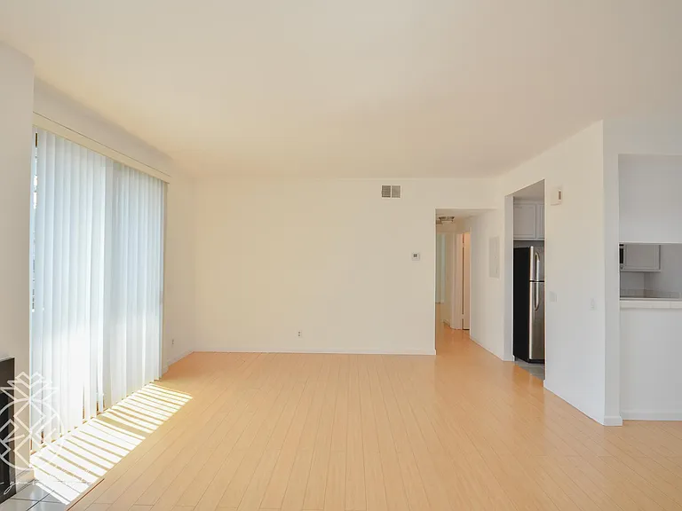 1727 Glendon Ave #104 — Photo 23