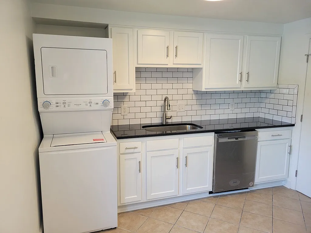 400 E 15th Ave — Photo 1