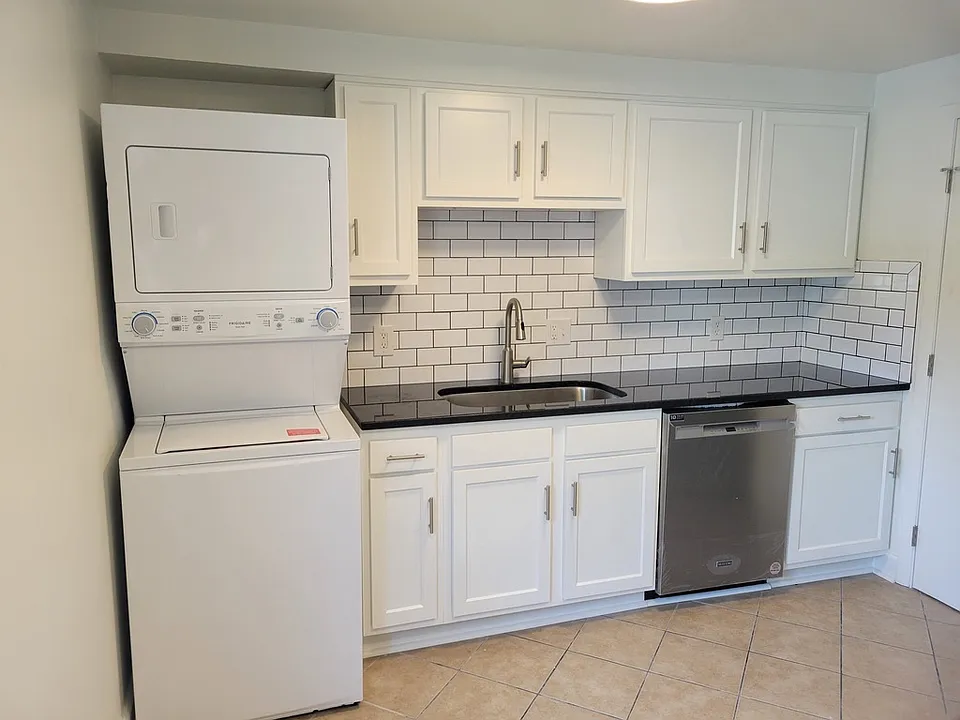 400 E 15th Ave #B1