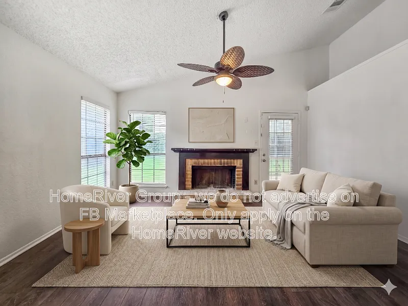 3 bed, 2.0 bath, 1356 sqft, $1,700 — Photo 1
