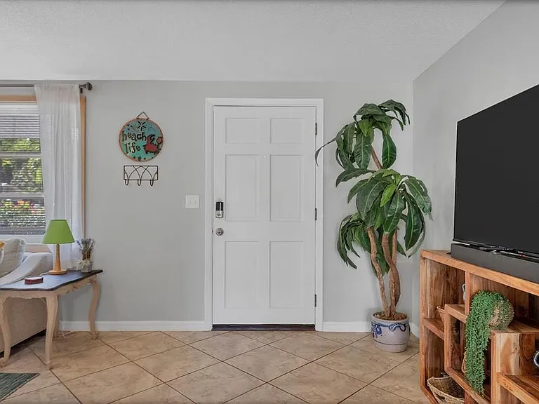 2323 Doud St — Photo 5