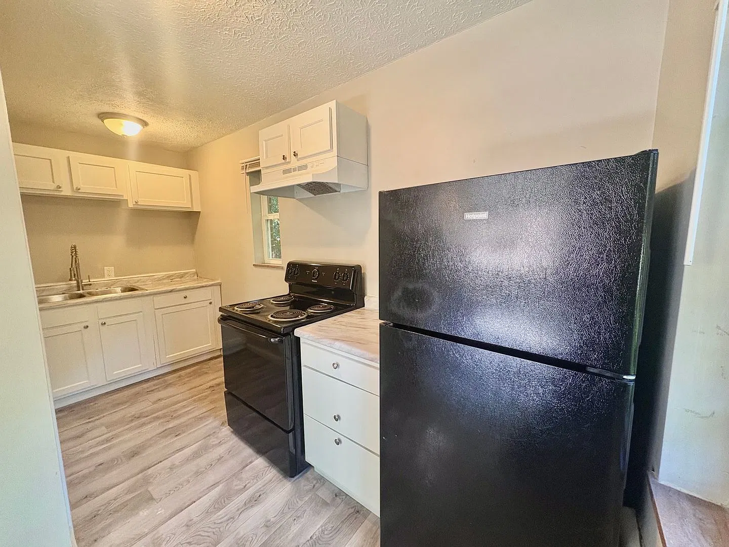 Studio, 1.0 bath, $800 — Photo 4