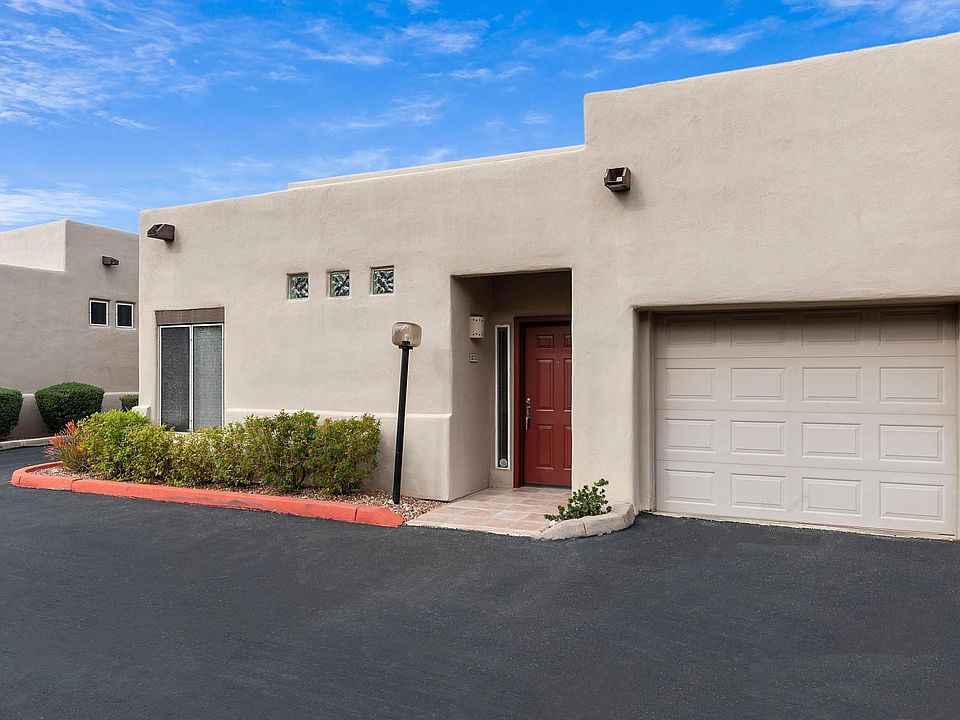 Casita with attached 1 car garage