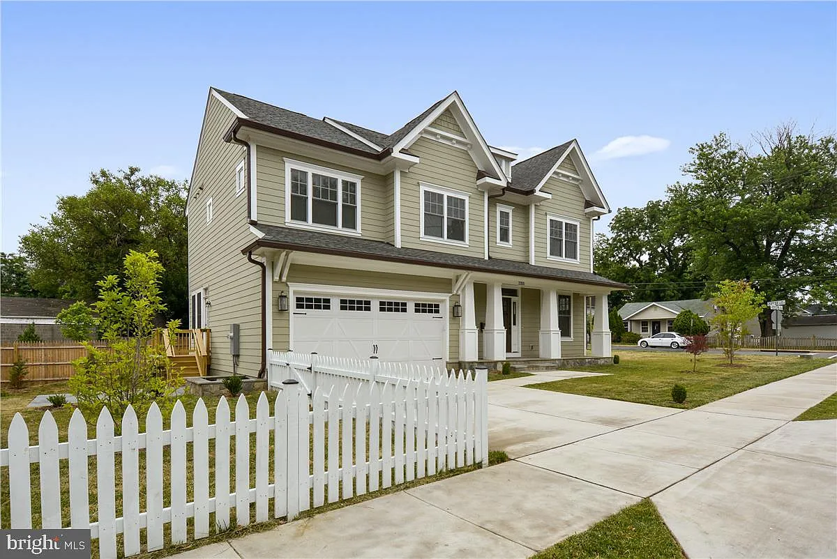 5 bed, 4.5 bath, 4002 sqft, $7,300 — Photo 1