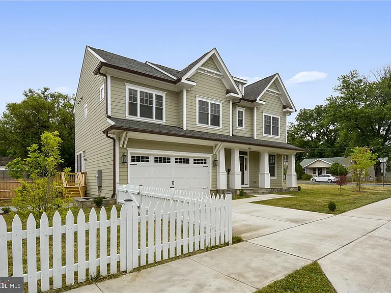 2205 N Edison St — Photo 1