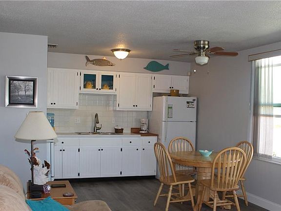 5th image of 4353 Tahitian Gardens Cir APT A