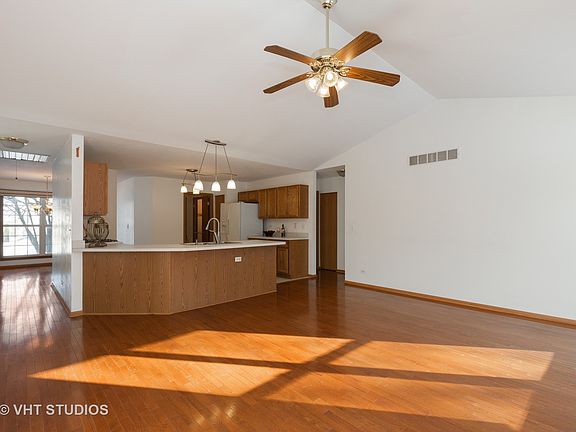 5th image of 42 N Waterford Dr