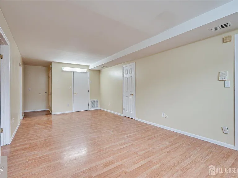 434 College Dr — Photo 4