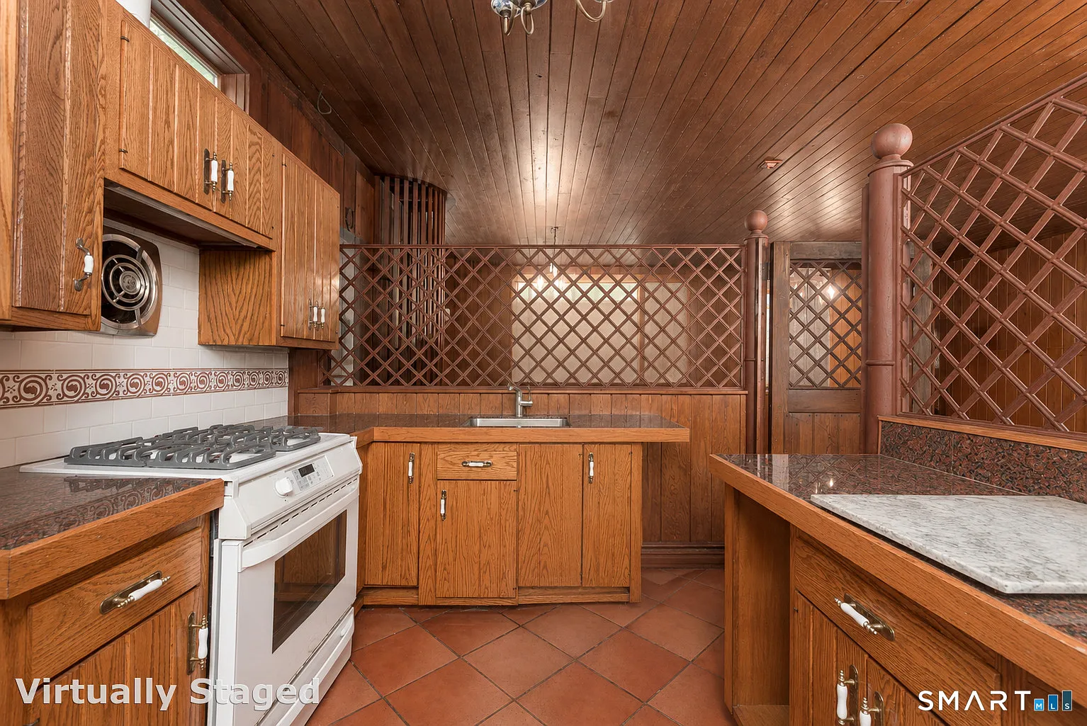 3 bed, 2.0 bath, 2176 sqft, $3,900 — Photo 2
