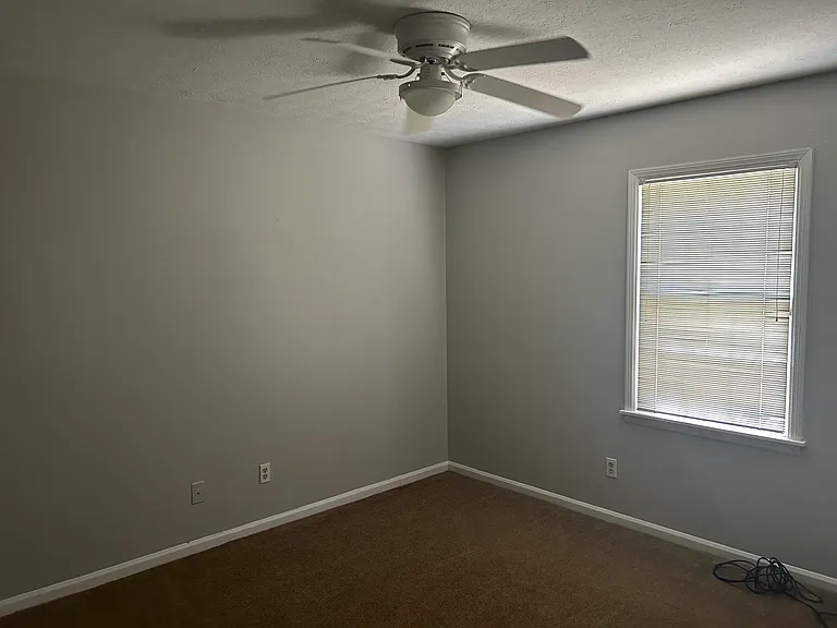1810 Spring Valley Dr — Photo 8