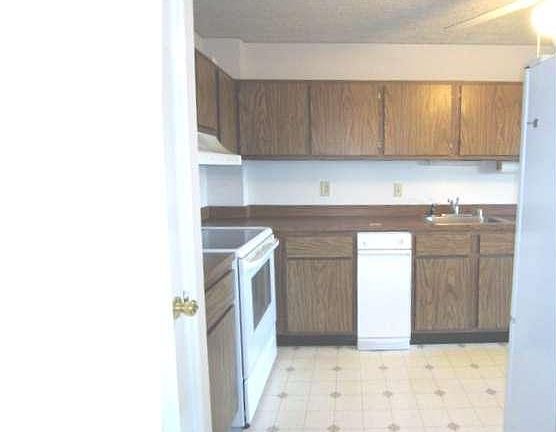 4th image of 900 N Broom St APT 33