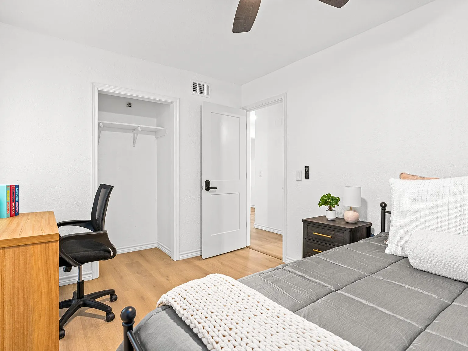 4 bed, 3.0 bath, 1900 sqft, $728 — Photo 3